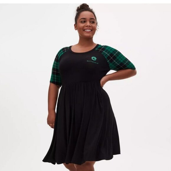 Harry Potter Slytherin House Green Plaid Raglan Mini Skater Dress Size 4 4x NWOT - Picture 1 of 8